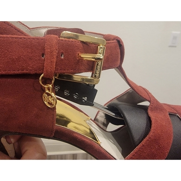Michael Kors Burgundy Suede T Strap Platform Sandals - Picture 11 of 13